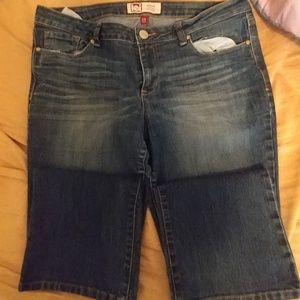 Short Low rise slim boot dark blue jeans